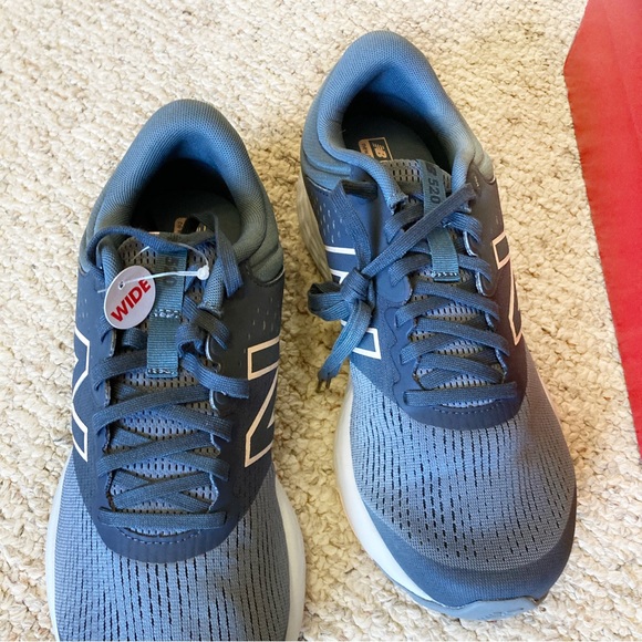 New Balance Women’s Running Course Shoes, Size 12 D, Wide Width, NWT - Picture 2 of 9